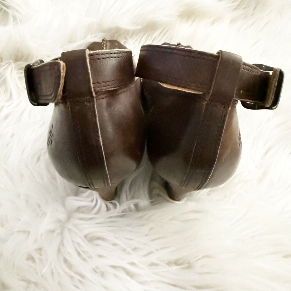 FRYE | Gwen Wedge Sandals Brown Leather Ankle Strap Peep Toe Heels | Size 6 - Picture 8 of 9